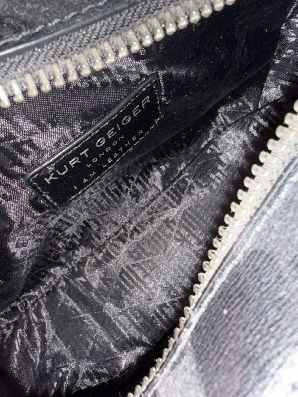 Kurt Geiger London Shoreditch Leather Camera Bag - Picture 3 of 3